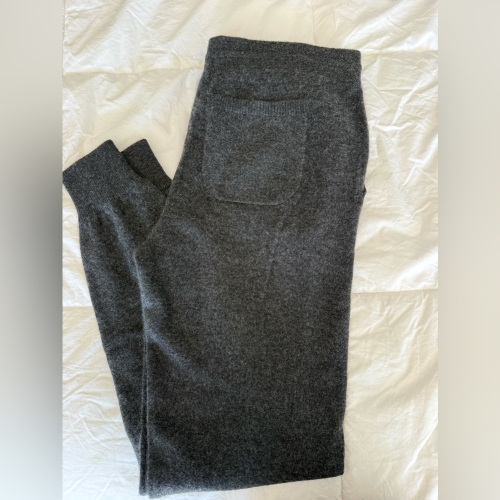 NWT Naadam size Small cashmere charcoal joggers